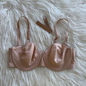 SKIMS smoothing strapless bra